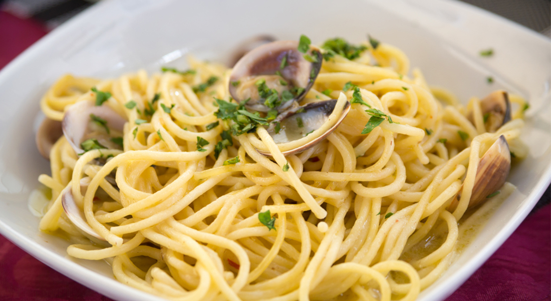 Spaghetti alle vongole - Ricette - Melarossa