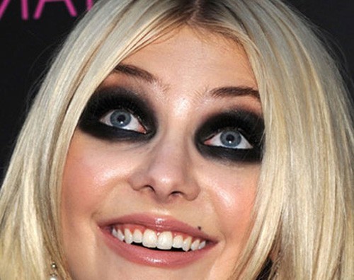 I consigli per avere un trucco perfetto anche d'estate e scongiurare l'effetto panda
