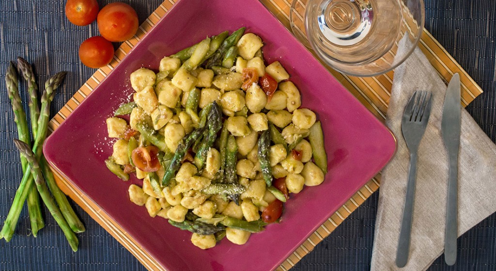Gnocchi asparagi e pomodorini