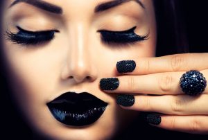 La nail art al caviale fai-da-te