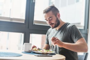 Le dritte della psicoterapeuta per mangiare sano con gusto