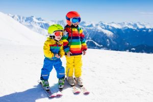 Sport invernali per i bambini: consigli per scegliere quello giusto