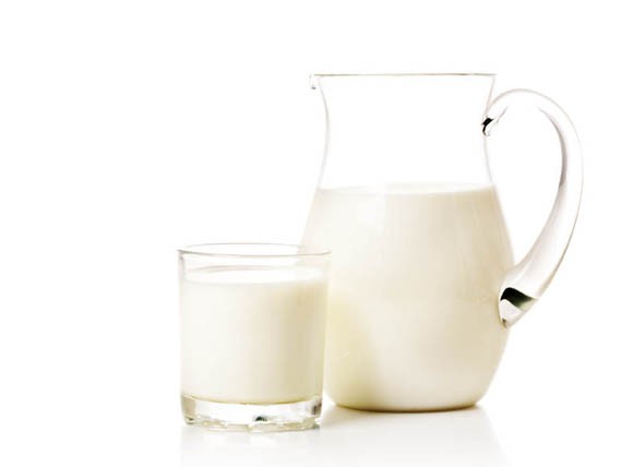 latte intero o parzialmente scremato, calcio crescere vivere sani