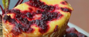 Tasca di Tempeh alla ricotta e chips di rape rosse
