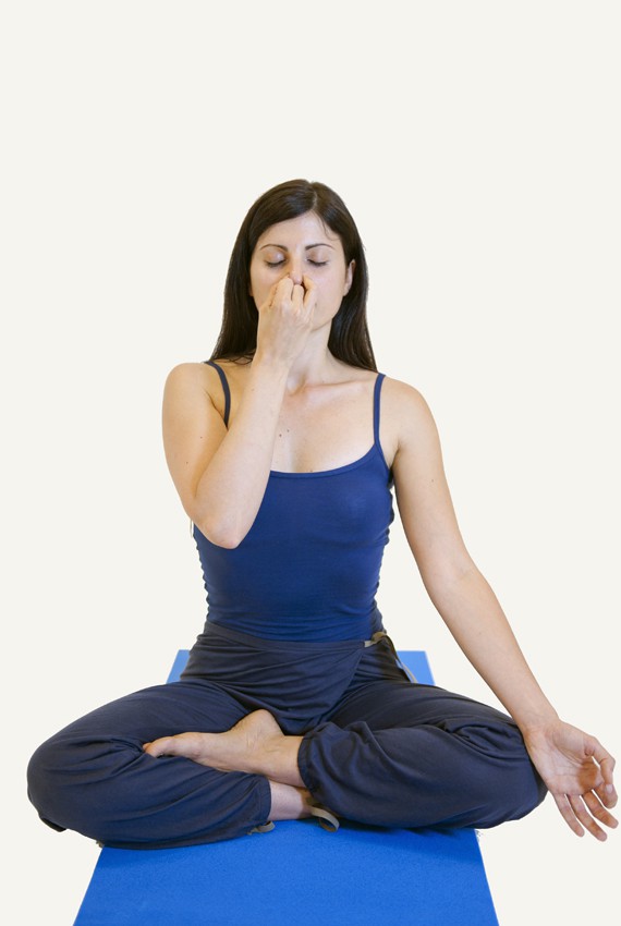 prova la respirazione nadi sodhana dello yoga con le sue 4 posizioni