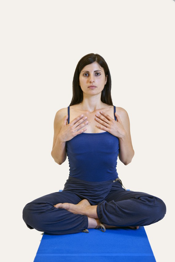prova la respirazione yogica completa dello yoga nelle sue 9 posizioni
