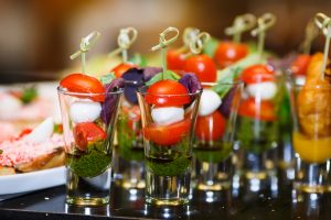 Bicchierini per finger food, le ricette da mangiare in piedi