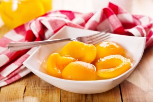 La frutta sciroppata, meglio pronta o fai da te?