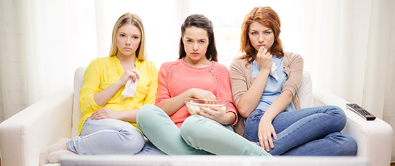 donne mangiano film tristi