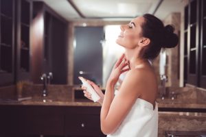 Gli esercizi per tonificare braccia, collo e décolleté