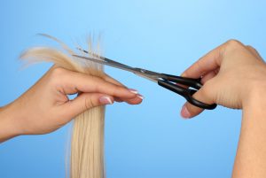 Doppie punte: consigli per prevenirle e curarle senza tagliare i capelli