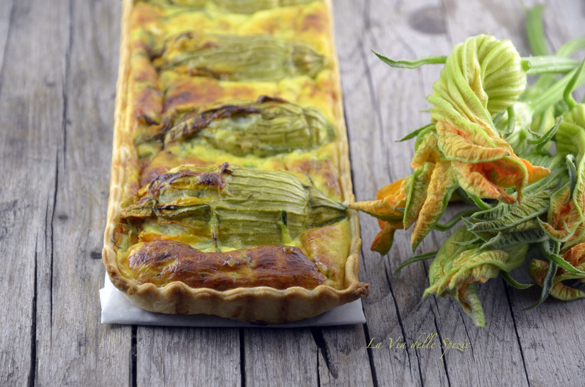 torte salate: quiche con zucchine e fiori di zucca ripieni