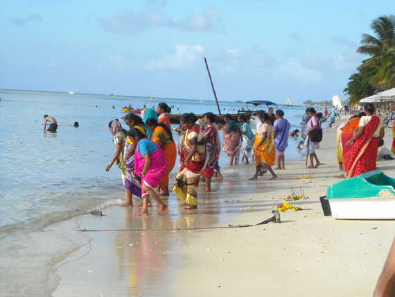 scopri il mare e i cibi del posto delle mauritius