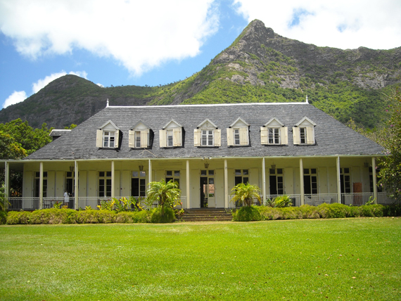 scopri il mare e i cibi del posto delle mauritius