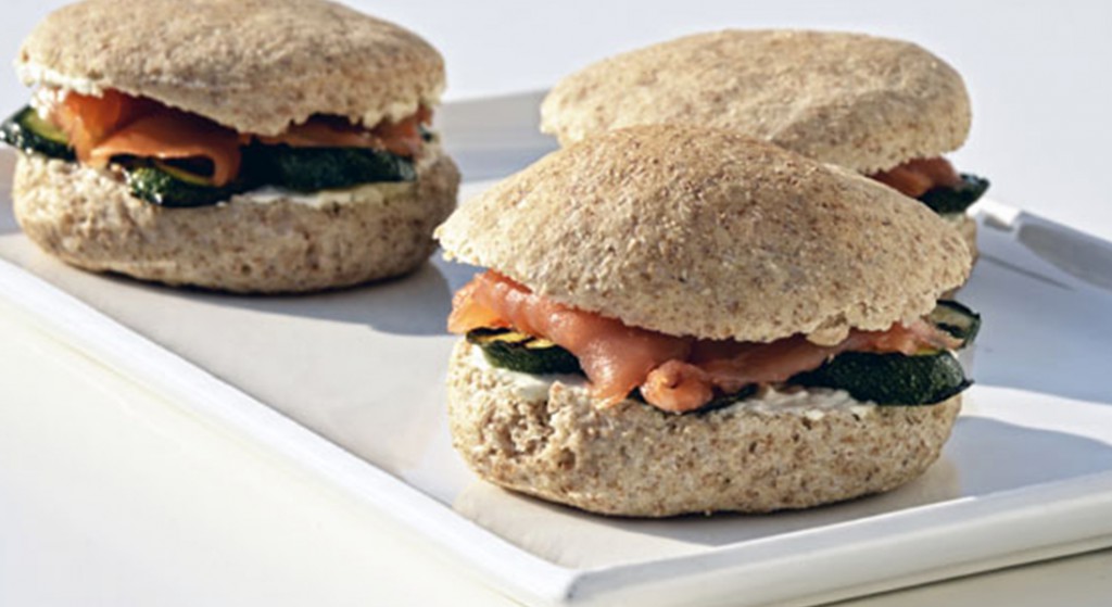 Panino integrale con salmone e zucchine 3 ricetta panino integrale con salmone