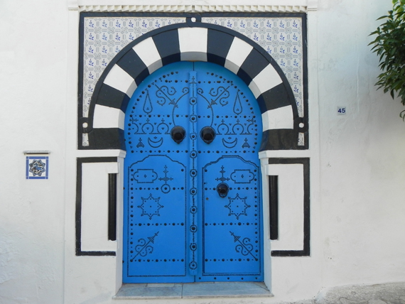 vieni a scoprire i luoghi e i piatti tipici di Tunisi