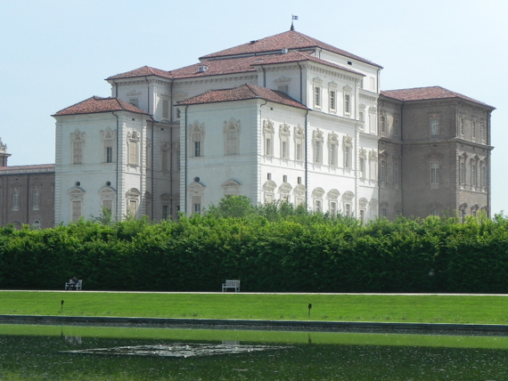 guarda lo spettacolo dei cibi e del luogo della venaria reale