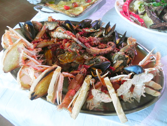 gusta e osserva i piatti e i posti più belli della Maremma