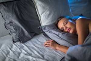 Un’ora di sonno in più può salvarti la vita