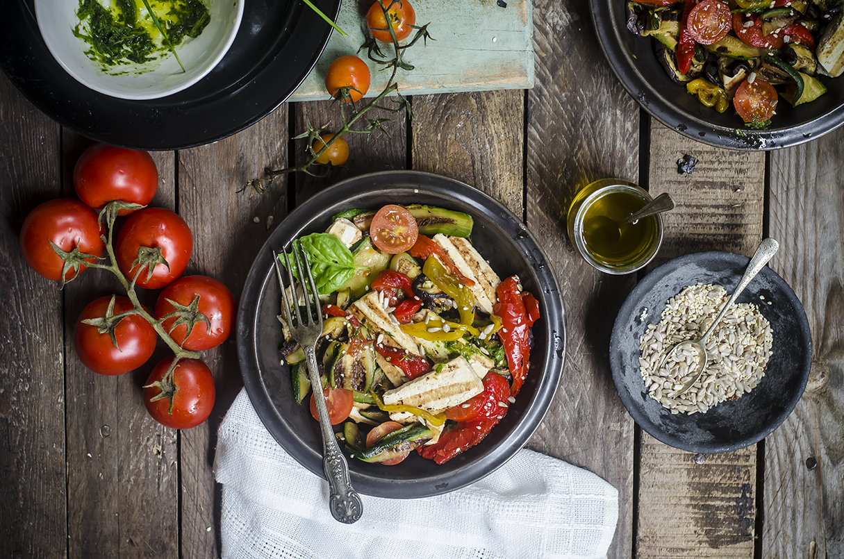 insalata di verdure e tofu grigliato