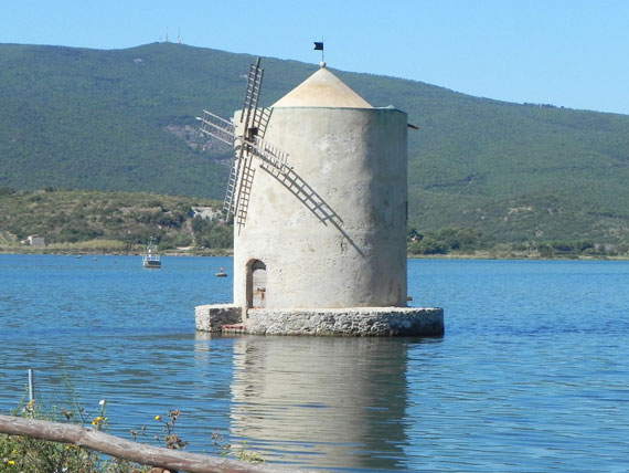 gusta e osserva i piatti e i posti più belli della Maremma