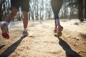 Camminata veloce per dimagrire: come allenarsi, benefici e tabelle di allenamento per 3 mesi