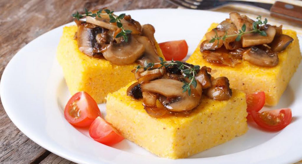 Crostini di polenta con funghi e tartufo 1 crostini di polenta