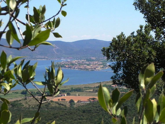 gusta e osserva i piatti e i posti più belli della Maremma