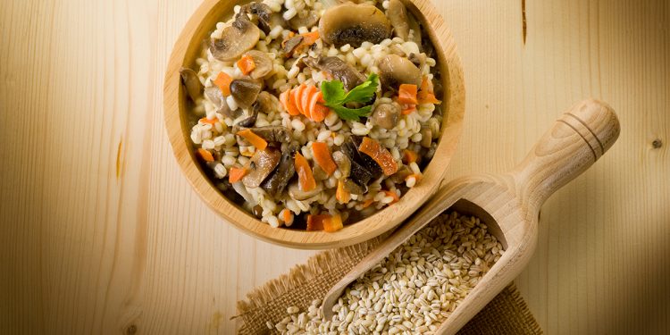 insalata di orzo carote funghi