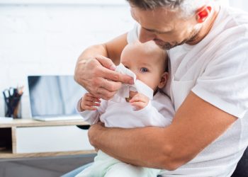 raffreddore neonato e bambini: cause, sintomi, quanto dura. Rimedi e cure