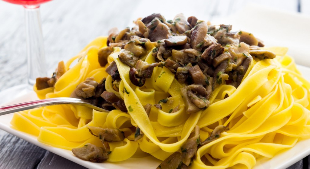 ricetta tagliatelle con crema di funghi porcini