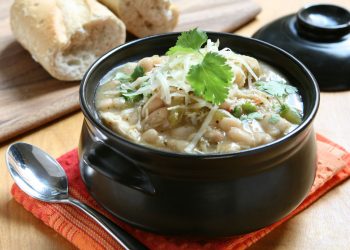 zuppa di cavolo verza, patate, fagioli cannellini