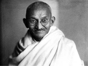 10 frasi di Gandhi per ritrovare la serenità dopo gli attentati