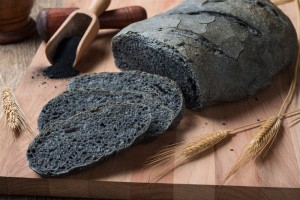 Pane al carbone, la ricetta del pane che aiuta la digestione