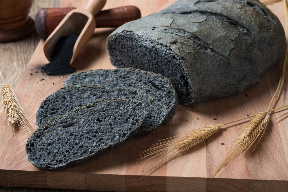pane al carbone fa bene o male