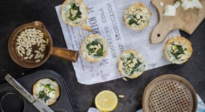 Sformatini di spinaci, feta e pinoli
