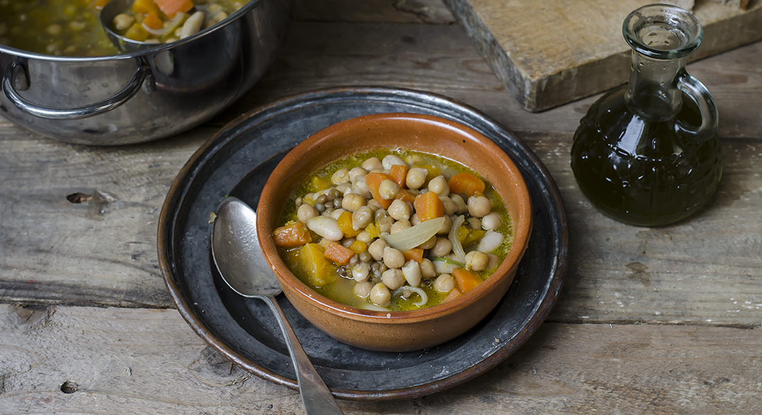 la zuppa di legumi, carote e zucca