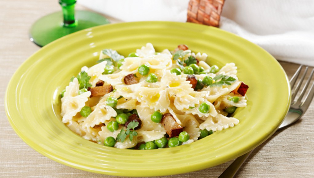 farfalle con piselli e pomodori secchi