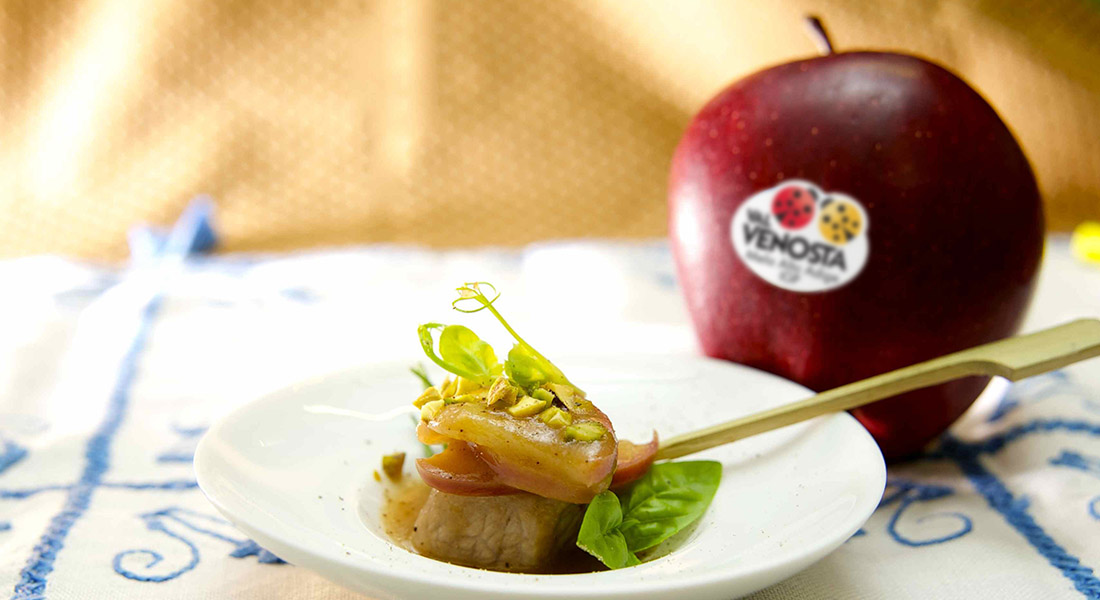 La ricetta del dado di vitello con mele Red Delicious Val Venosta e pistacchi da mangiare come antipasto
