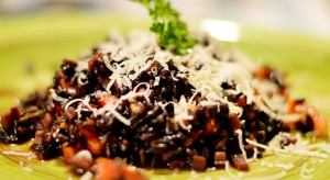 Riso venere con gambi di carciofi