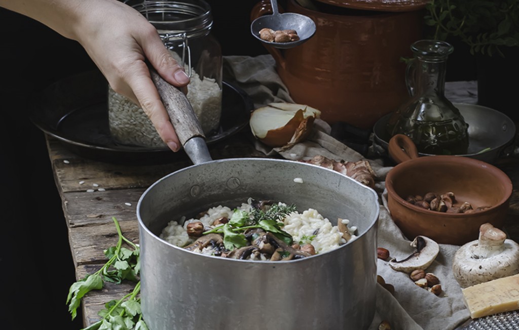 Risotto con topinambur: ricetta con funghi e nocciole tostate 3 Risotto con topinambur