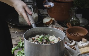 Risotto con topinambur: ricetta con funghi e nocciole tostate