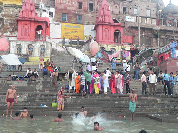 Il bagno nel fiume Gange