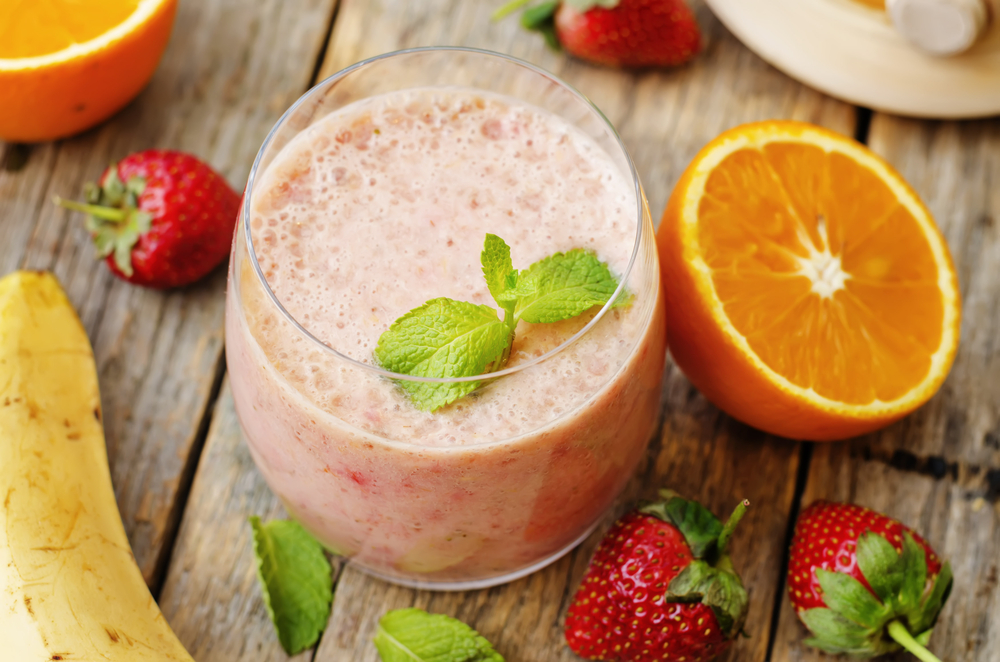 La ricetta del frullato di fragole, banane e arance