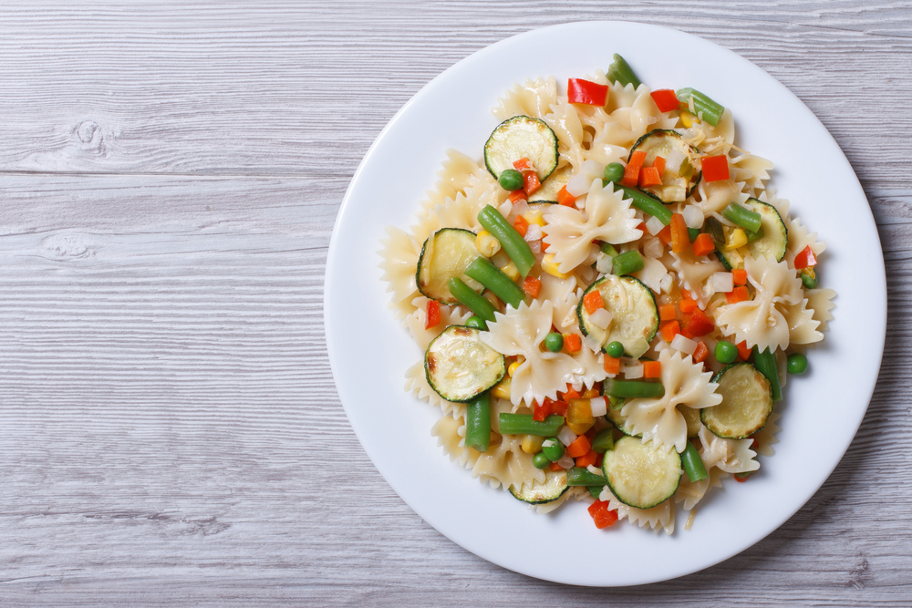 insalata di pasta con crudità e bottarga