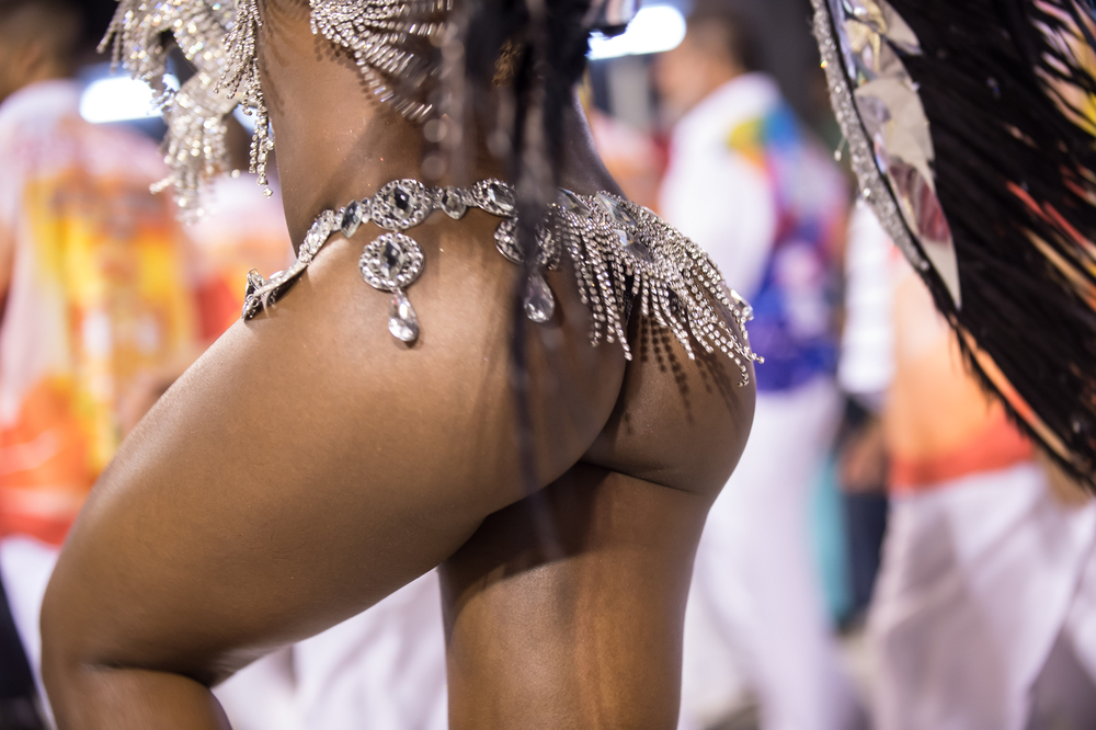 ballare la samba è uno dei segreti di bellezza delle ragazze brasiliane