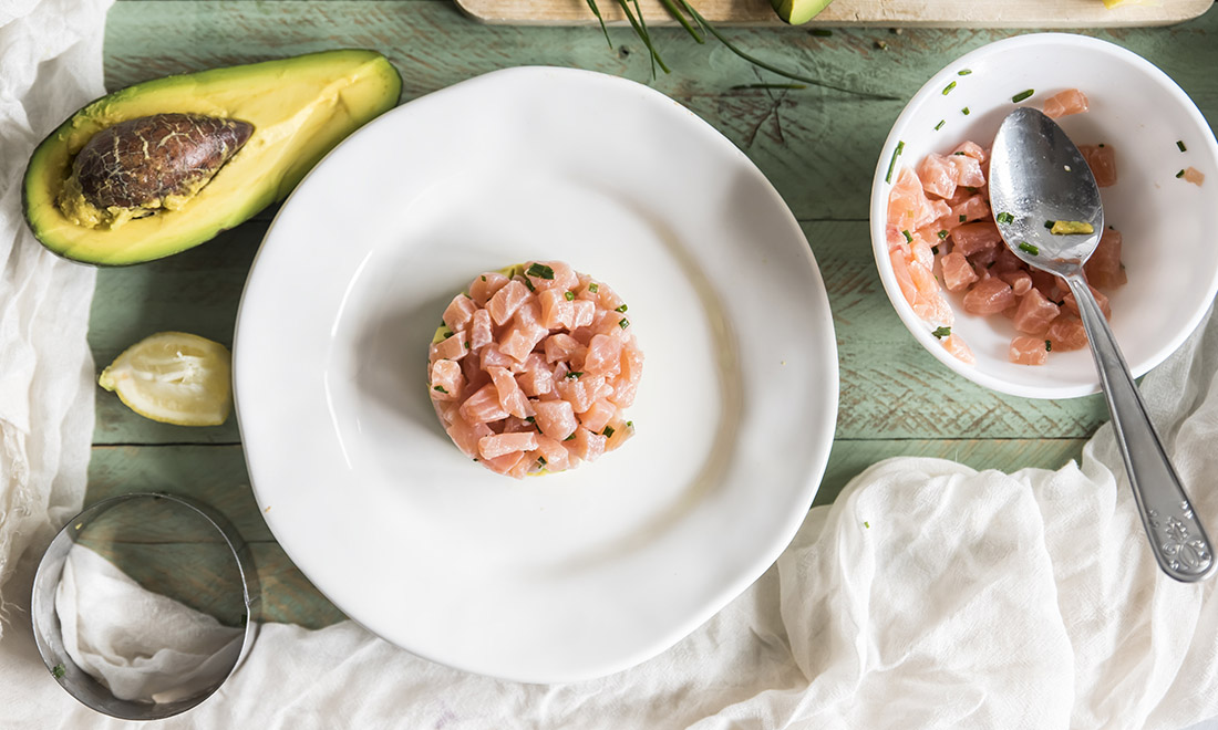 ricetta con avocado:  tartare di salmone 