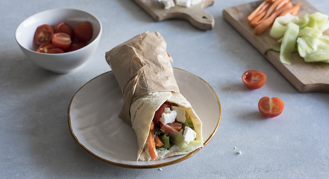 Ricetta piadina greca con feta, pomodori e salsa tzatziki