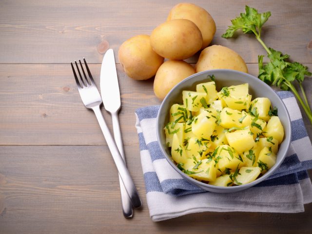 Patate lesse: cottura, ricetta e come farle - Melarossa