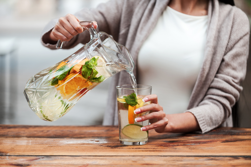 Come sgonfiare la pancia: bevi tanta acqua